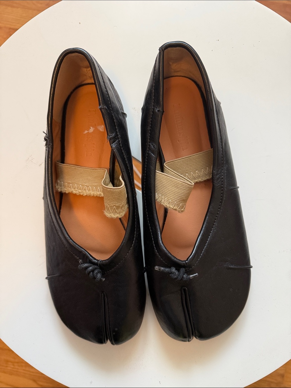Preowned Women’s size 38 ( 7.5) black ballet flats